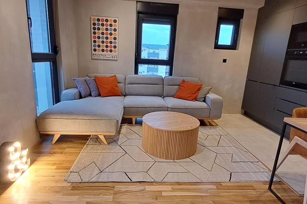 Stylish One Bedroom Apartment Podgorica Buitenkant foto